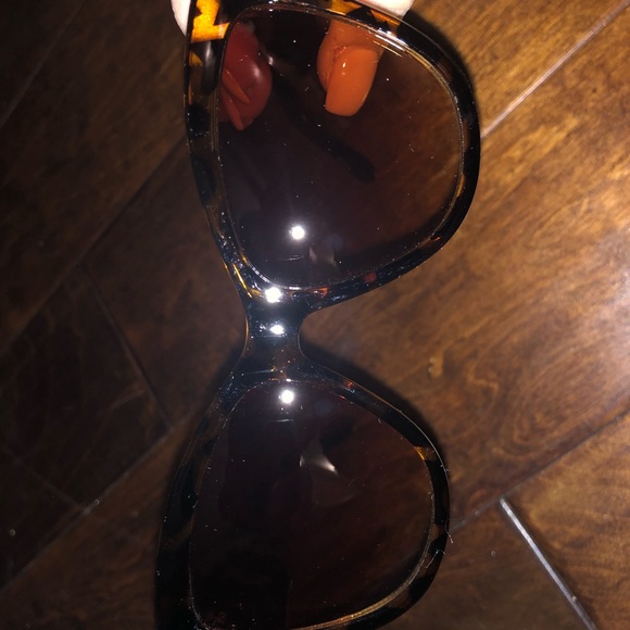Sunglasses - Picture 5 of 10